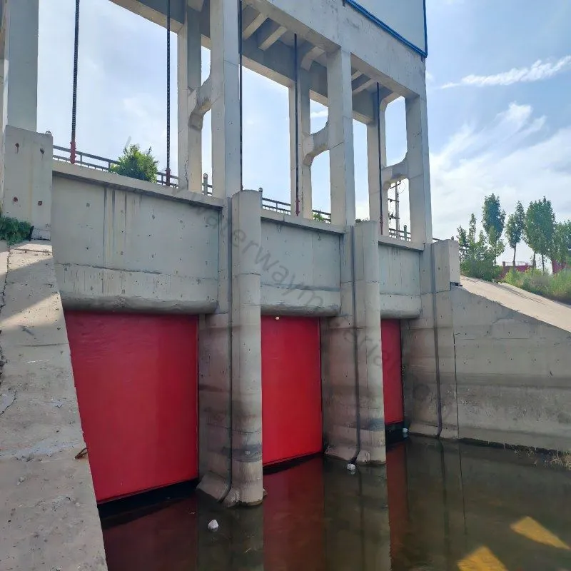 Cast iron gate valve length 3.5 meters; height 3.0 meters;