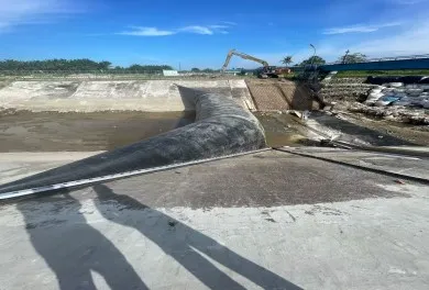Indonesia has replaced the inflatable rubber dam with dimensions: 3.2 meters high and 32 meters long.